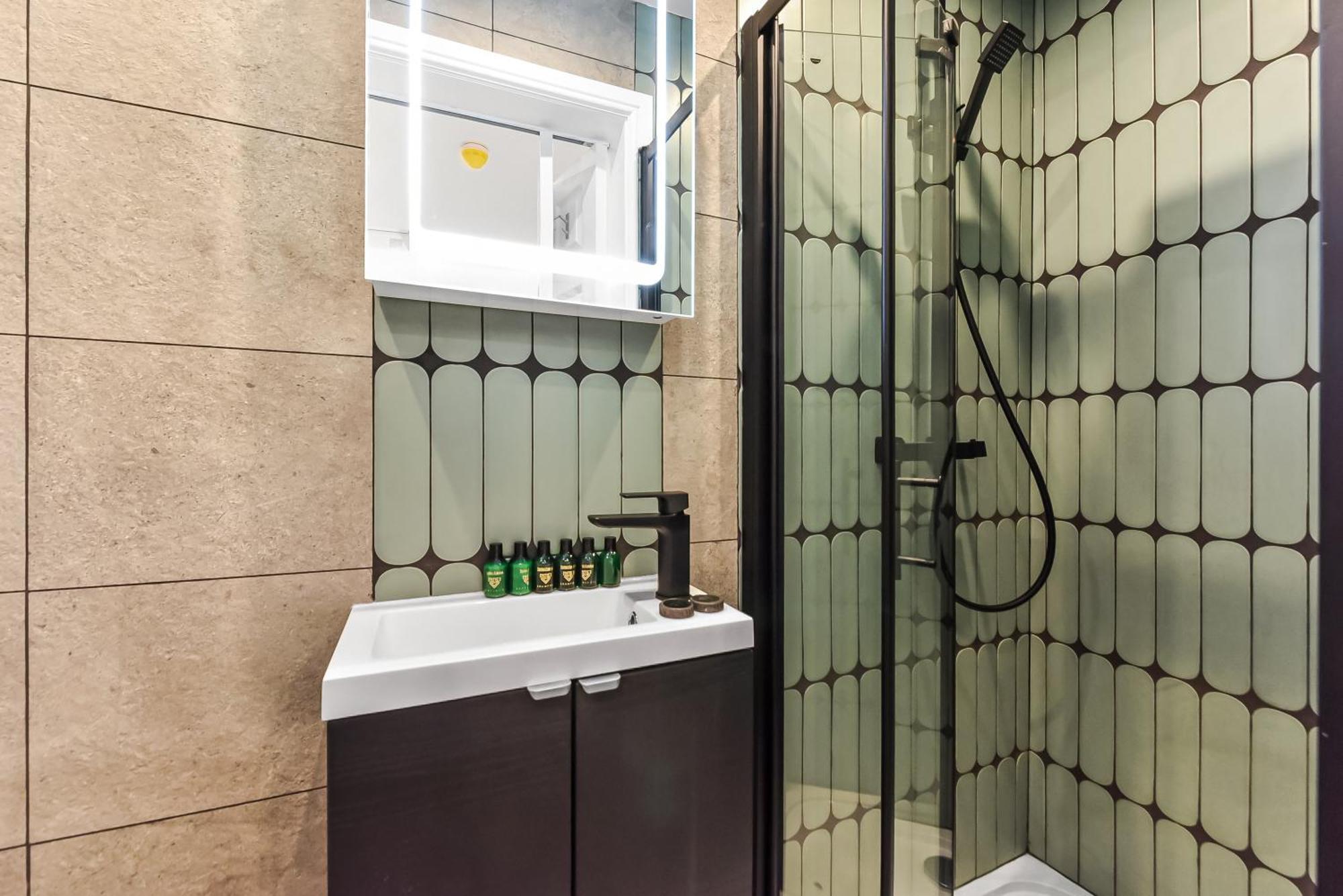 לונדון Sleek & Modern Studio Getaway With Artistic Flair מראה חיצוני תמונה